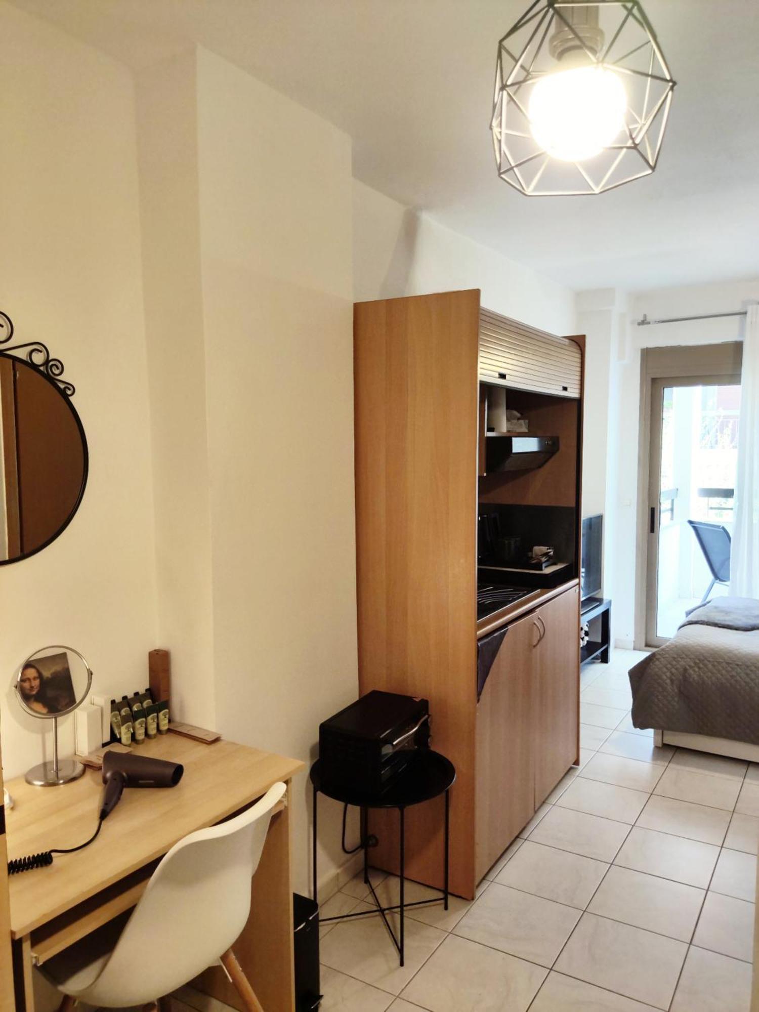 Elegant Central Studio With Balcony & 1 Gbps Fiber เทสซาโลนิกิ ภายนอก รูปภาพ